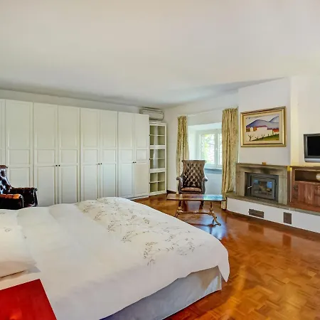 Charming In With Private Pool *