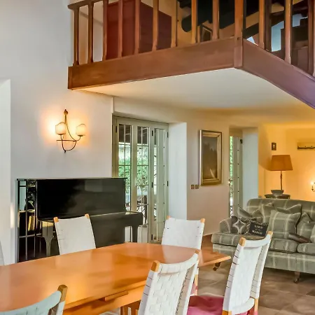 Charming In With Private Pool